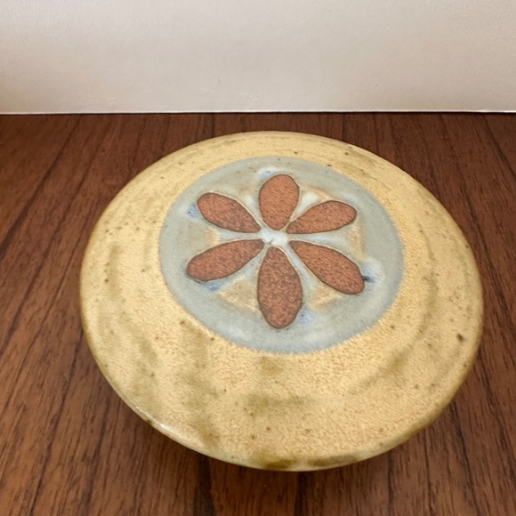 Vintage Stoneware trinket dish, Pottery with lid - Picture 2 of 7